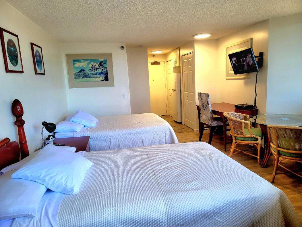 Spacious Studio W/ Parking, Beach/Mall/Park ホノルル エクステリア 写真