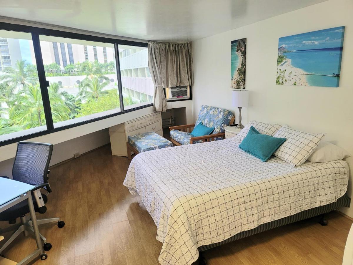 Spacious Studio W/ Parking, Beach/Mall/Park ホノルル エクステリア 写真